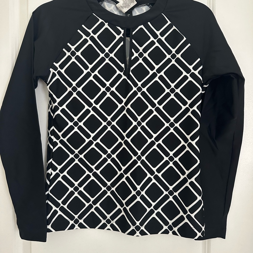 NWOT La Blanca Black and White Geometric print Rashguard